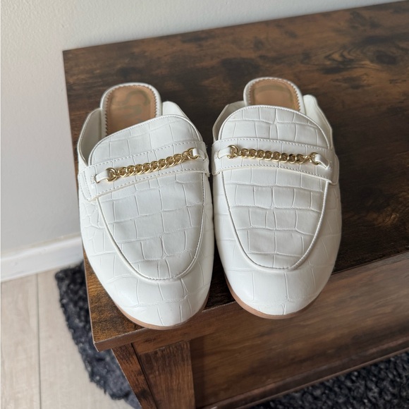Circus Sam Edelman White Croc-Embossed Loafers with Gold Chain - Picture 1 of 4